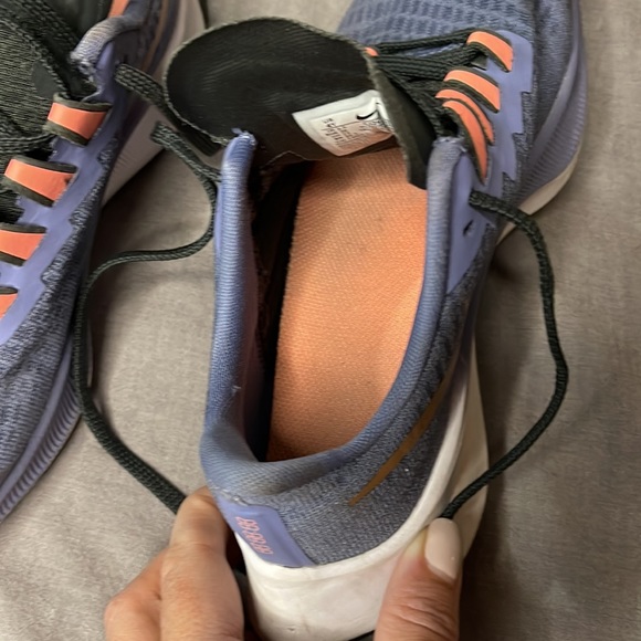 Nike sneakers, kids size 4, like new - Picture 4 of 12